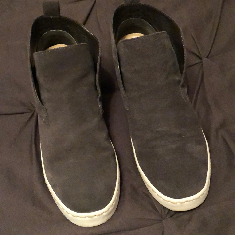 DV sneakers